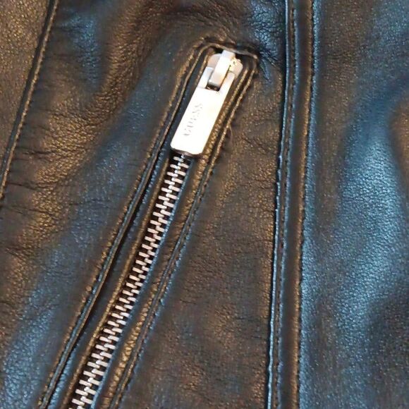 Guess   - Picture 3 of 9